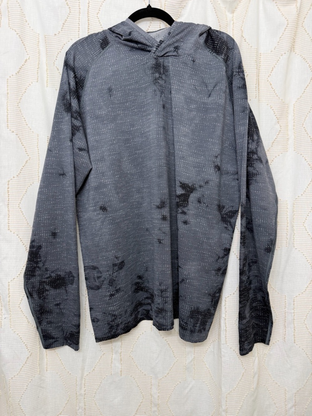 lululemon athletica Gray & Black Hooded Pullover